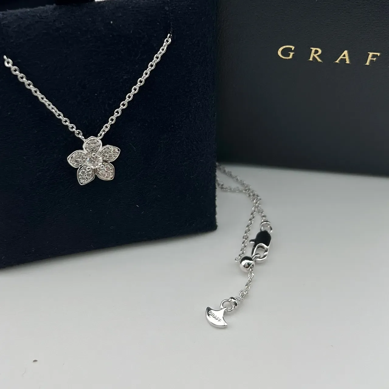 Graff Silver Black Flower-Shaped Pendant Pavé-Set Stones Necklace 5