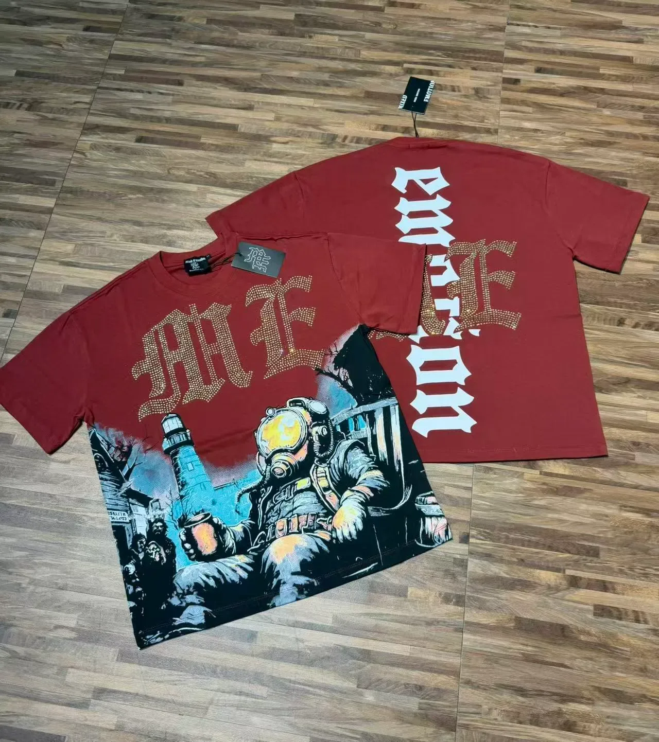Graphic-Print Rhinestone-Embellished Diver Motif T-Shirt 6