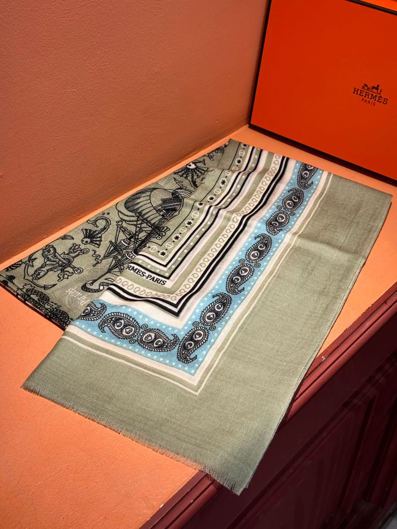 Xale verde azul estampado com mapa náutico motivo paisley borda de trim 7