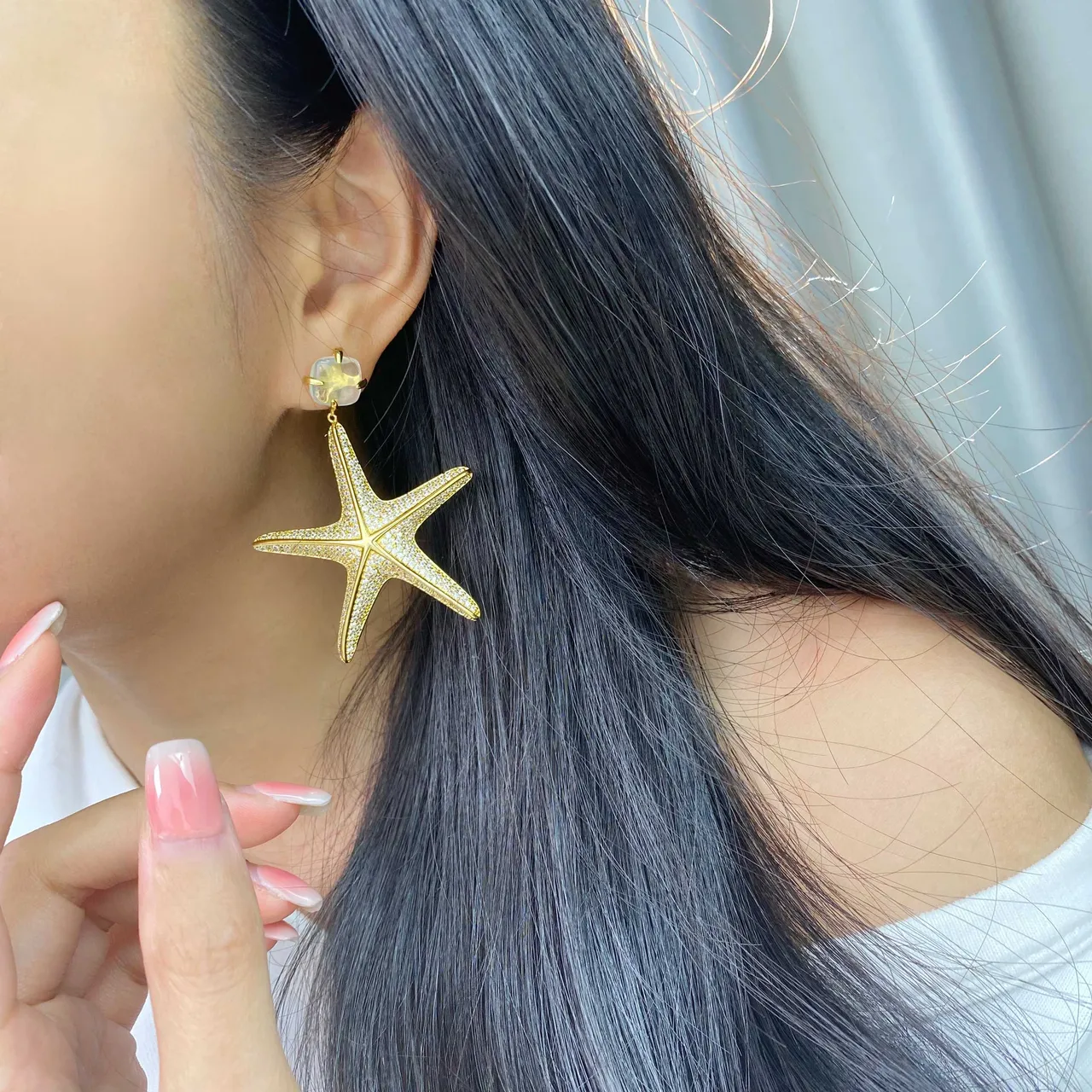 HEFANG Starfish Pavé-Crystal Gold-Tone Earrings 2