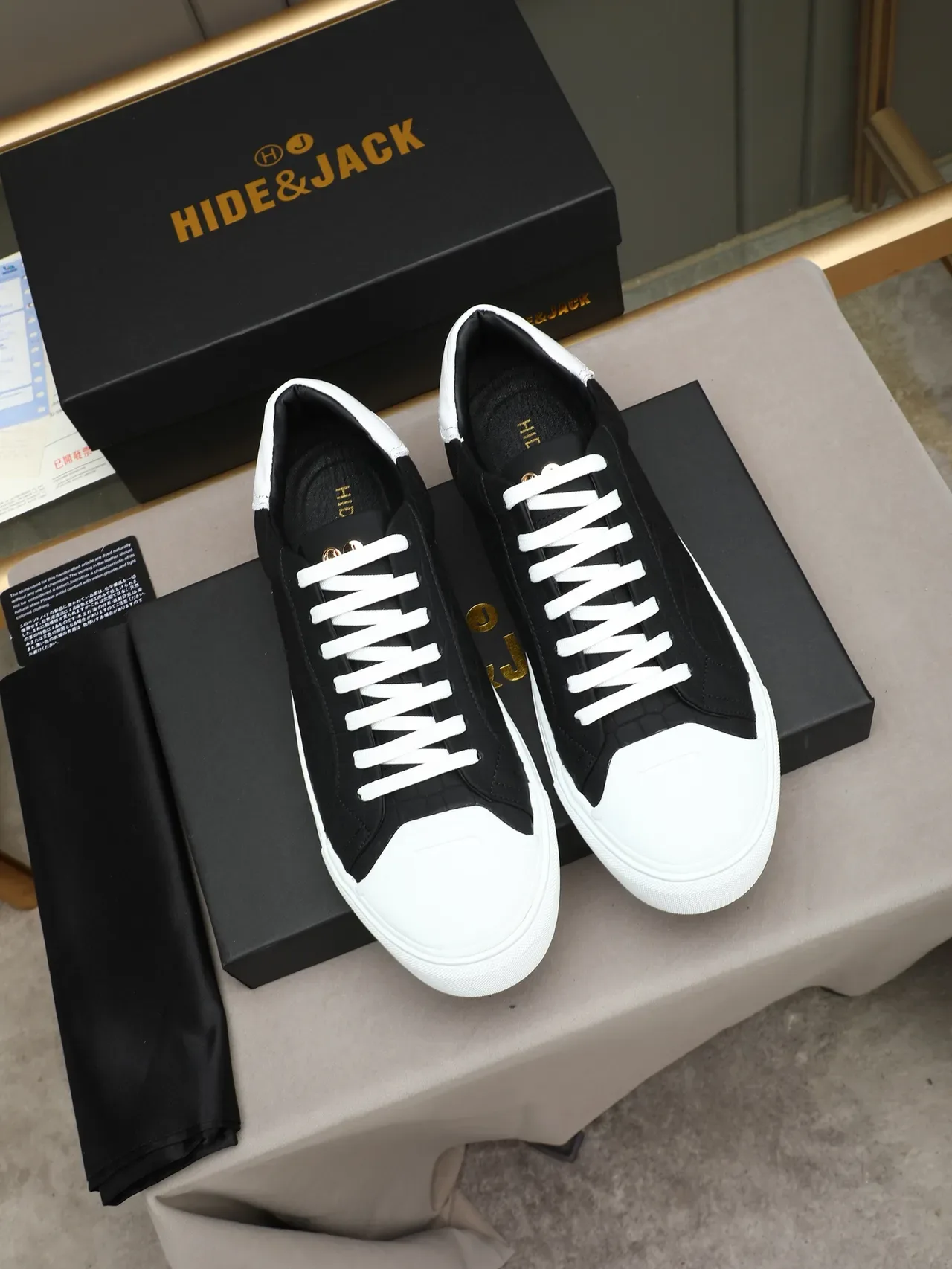 HIDE&JACK Croc-Embossed Black and White Lifestyle Sneaker 2