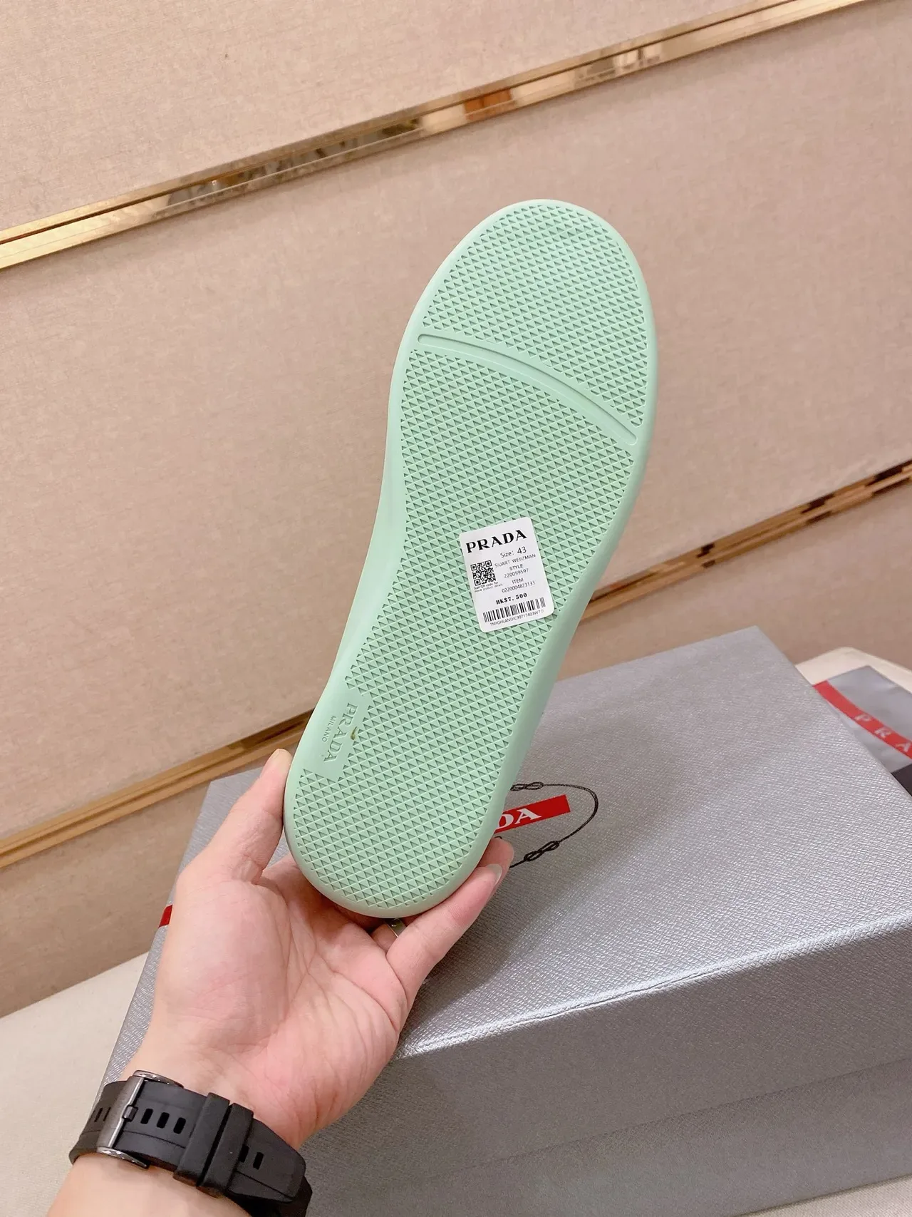 Mint Green Minimalist Low-Top Lifestyle Sneaker 3