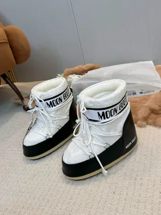 Moon Boot Style White and Black Snow Boots 3