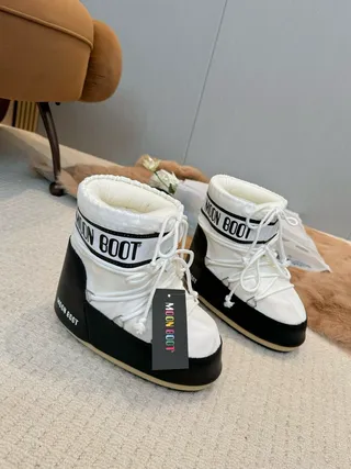Moon Boot Style White and Black Snow Boots 6