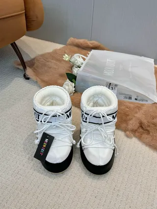 Moon Boot Style White and Black Snow Boots 7