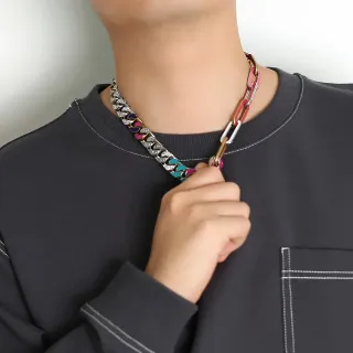 Collar con cadena chunky curb-link con inlay de esmalte multicolor