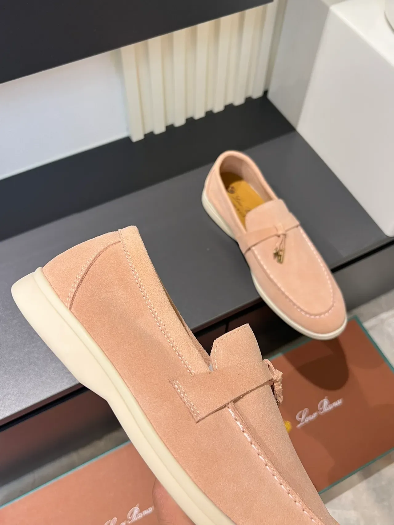 Multicolor Tassel-Front Suede Upper Loafer 6