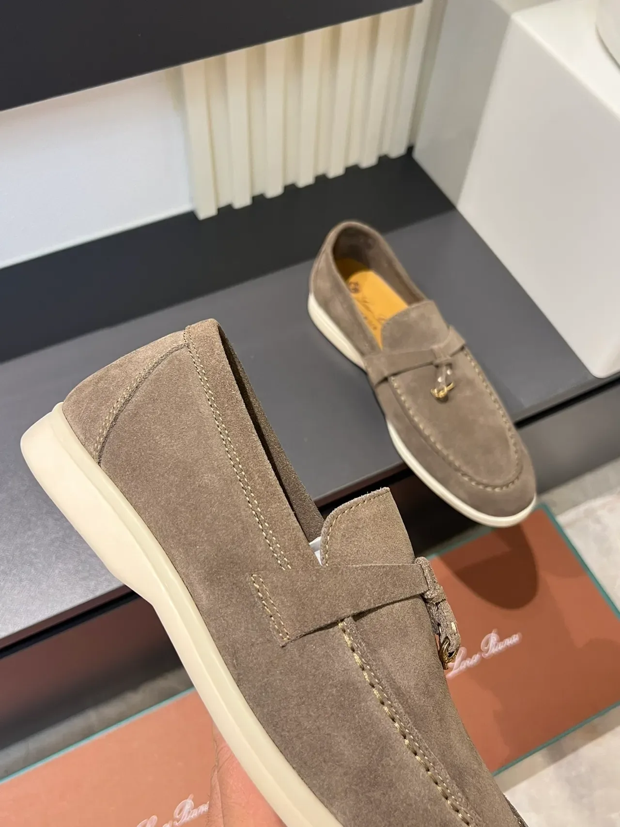 Multicolor Tassel-Front Suede Upper Loafer 20