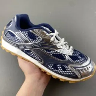 Tênis com overlay de jaula navy e silver metálico
