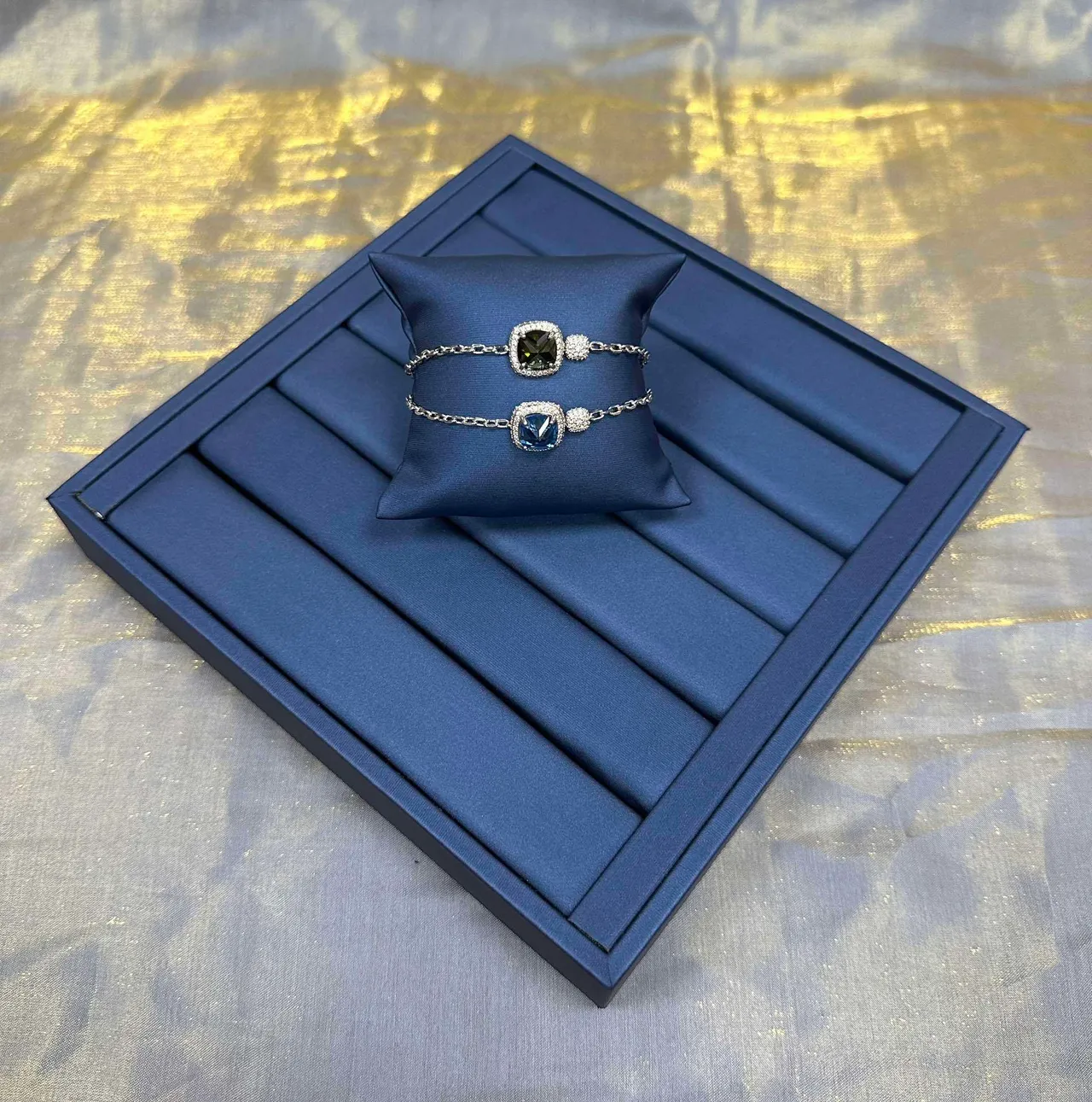 Navy Silver Chain Link Cushion-Cut Green Gemstone Bracelet 9