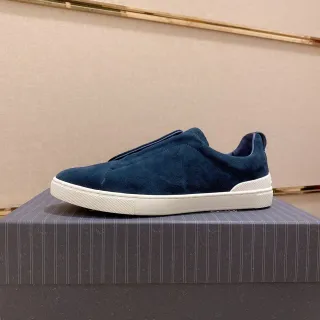 Tênis lifestyle de suede slip-on na cor marinho