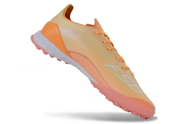Sapatos de futebol laranja bege, low-cut, upper sintético, overlays de padrão de onda, para grama artificial 2