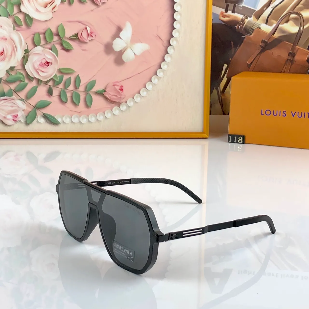 Oversized Geometric Aviator-Inspired Black Sunglasses 4
