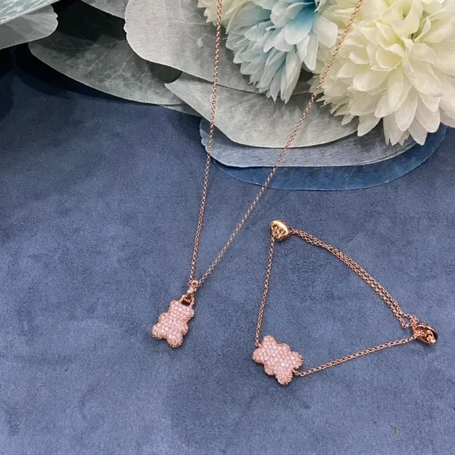 Colar com pingente de ursinho de goma rosa de cristal 2