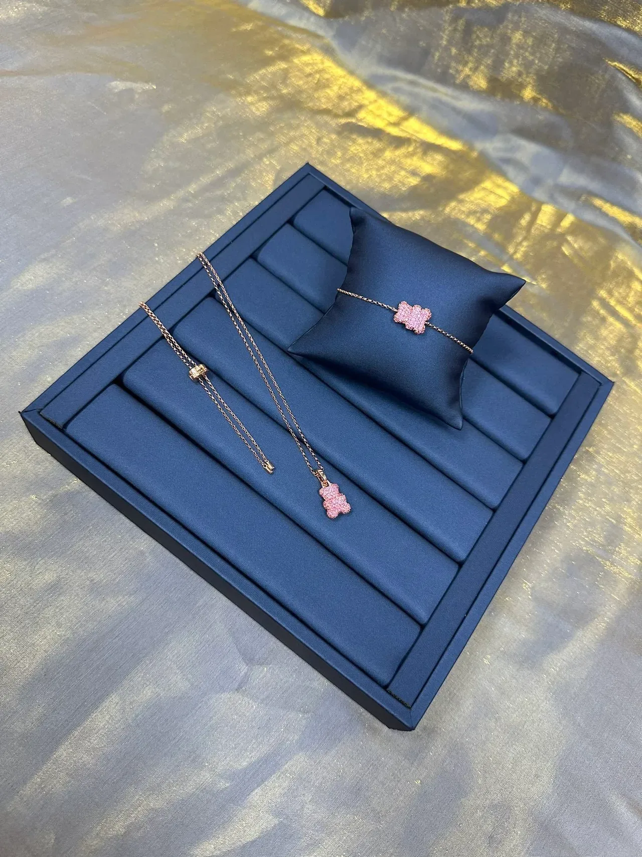 Colar com pingente de ursinho de goma rosa de cristal 3
