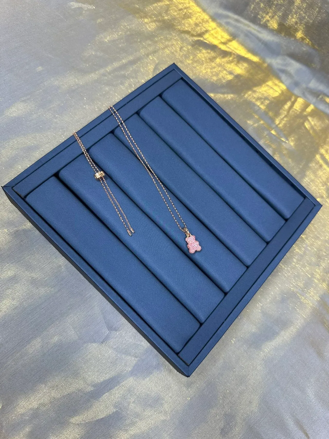 Colar com pingente de ursinho de goma rosa de cristal 4