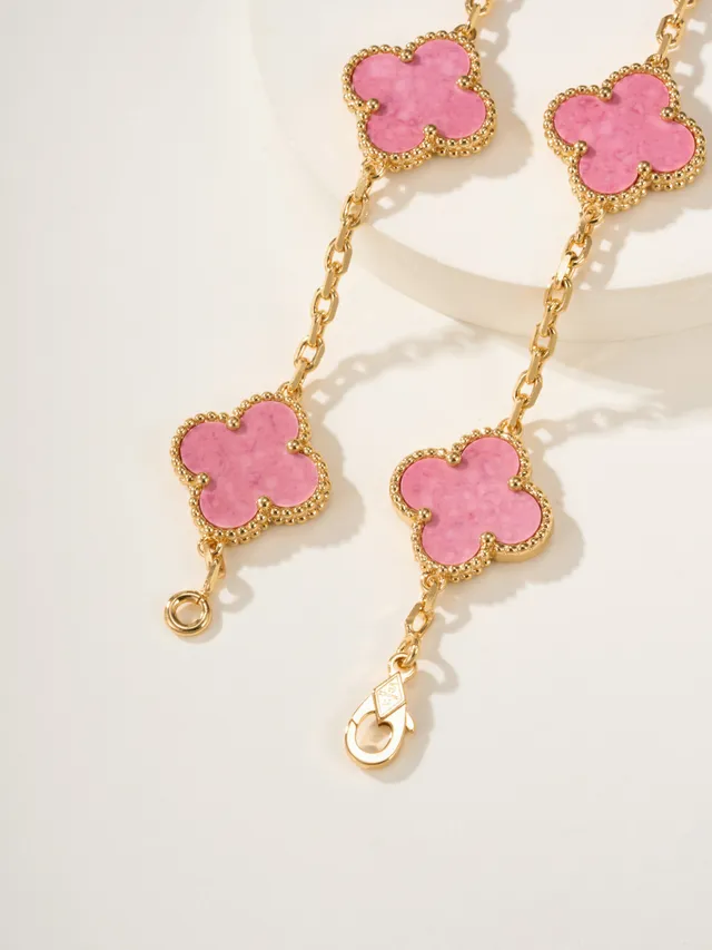 Pulseira de corrente de ouro rosa com cinco incrustações em forma de trevo 6