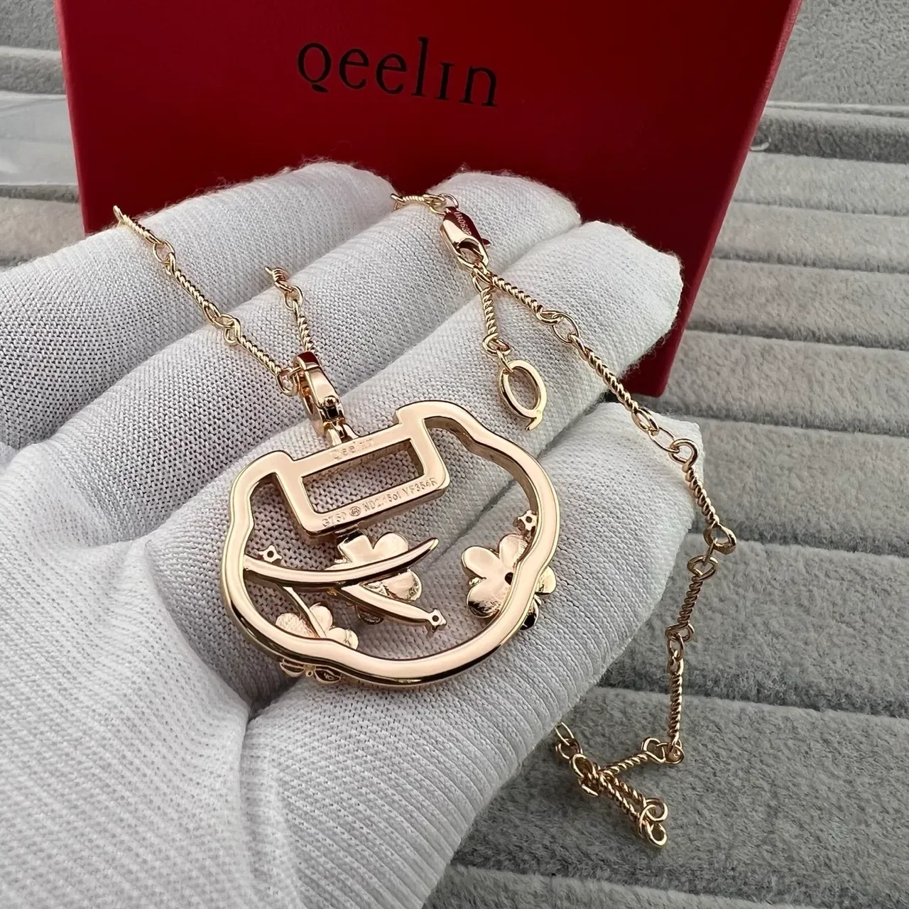 Qeelin Collier Pendentif Gemmes Florales Tonalité Or 3
