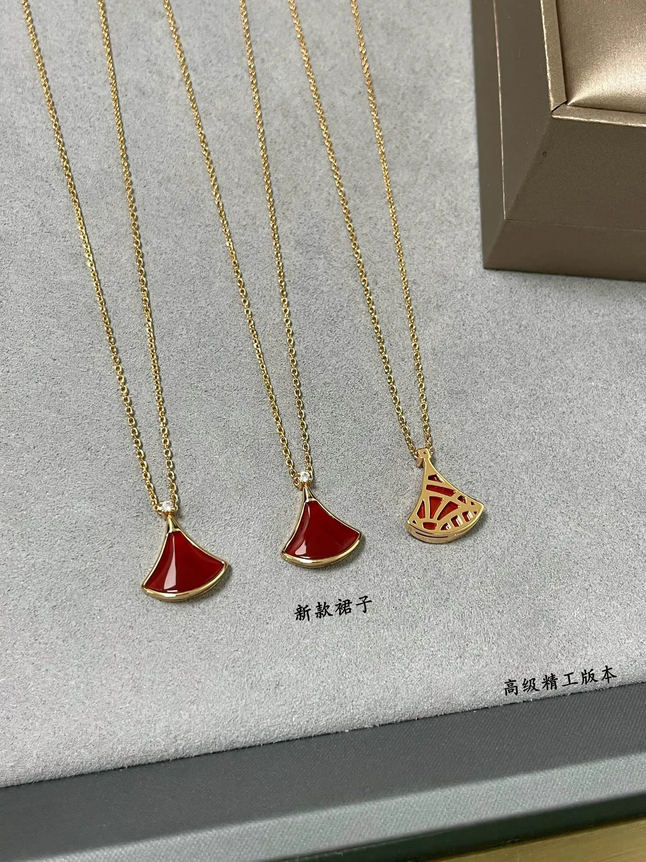 Red Enamel Fan Pendant Gold-Tone Chain Necklace 2