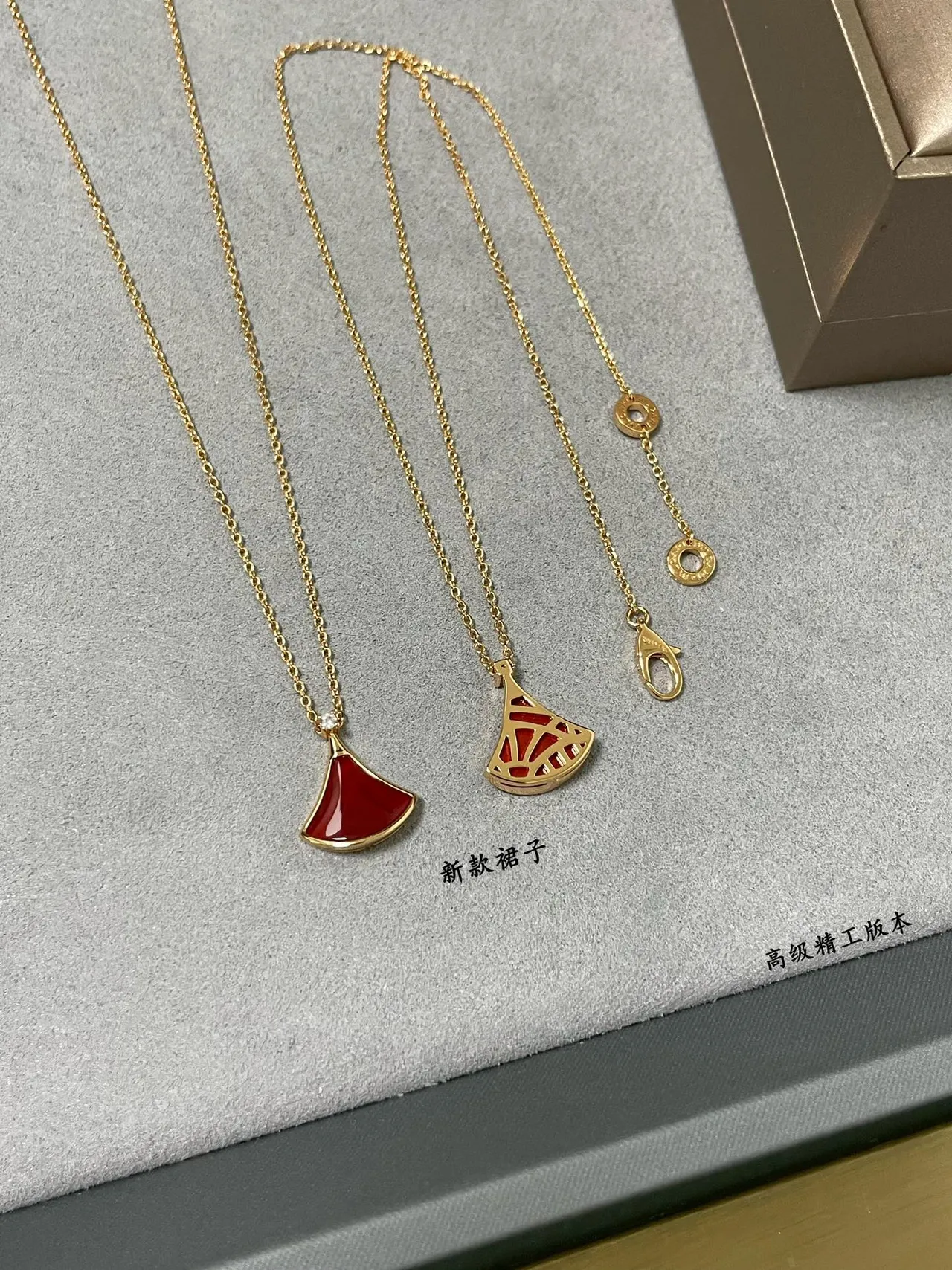 Red Enamel Fan Pendant Gold-Tone Chain Necklace 3
