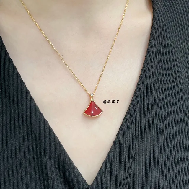 Red Enamel Fan Pendant Gold-Tone Chain Necklace 9