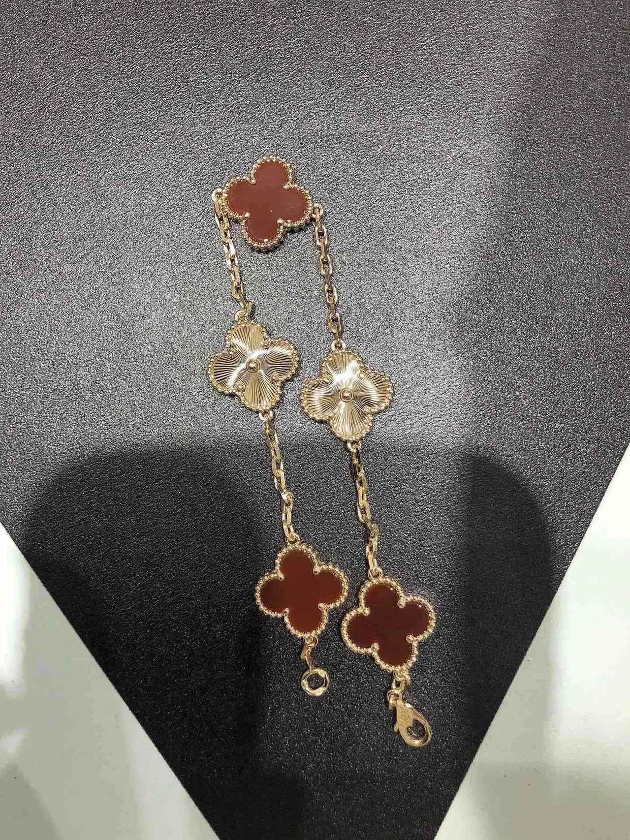 Red Gold Four-Leaf Clover Charms Enamel And Polished Metal Contrast Bracelet 4