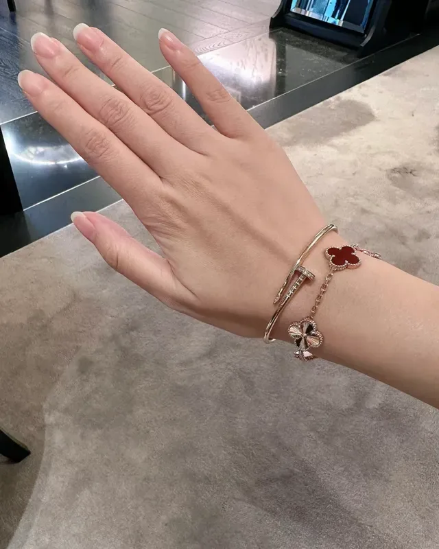 Red Gold Four-Leaf Clover Charms Enamel And Polished Metal Contrast Bracelet 8