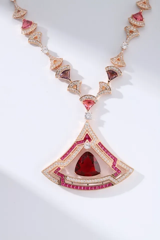 Red Gold Geometric Fan Motif Pavé-Set Diamonds Necklace 7