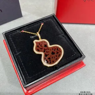 Collar de piedra tallado con filigrana en forma de calabaza de color rojo y oro