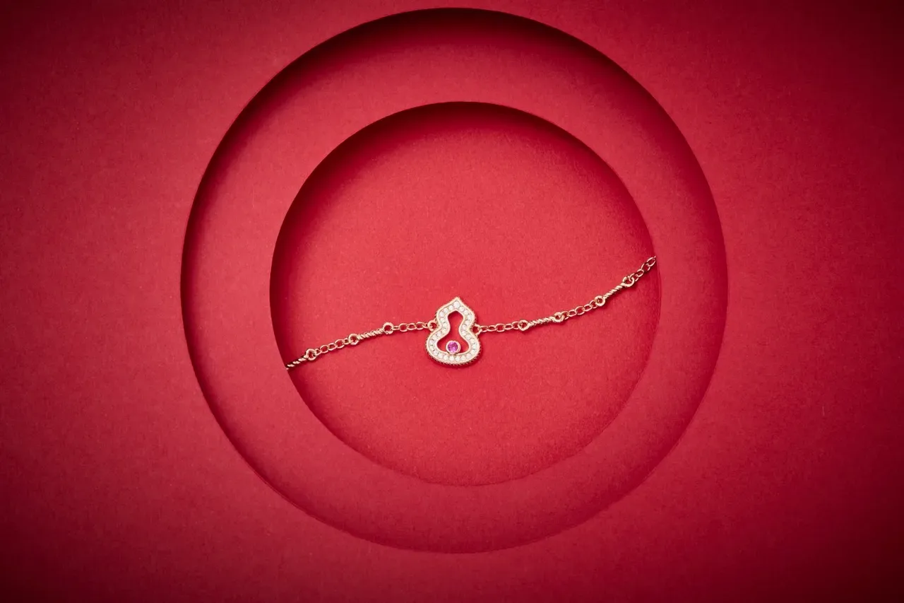 Red Gold Twisted-Link Chain Heart-Shaped Openwork Pendant Necklace 3