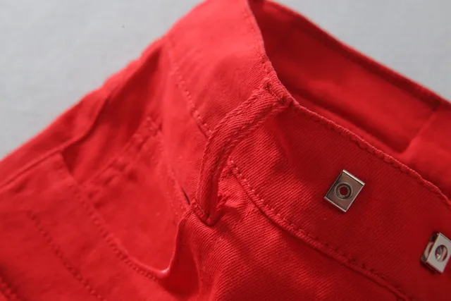 Red Zippered Thigh Pocket Quilted Knee Pants 16
