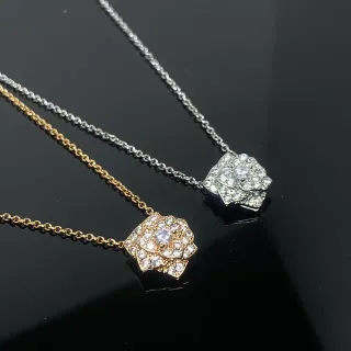 玫瑰形状的镶嵌钻石吊坠项链
