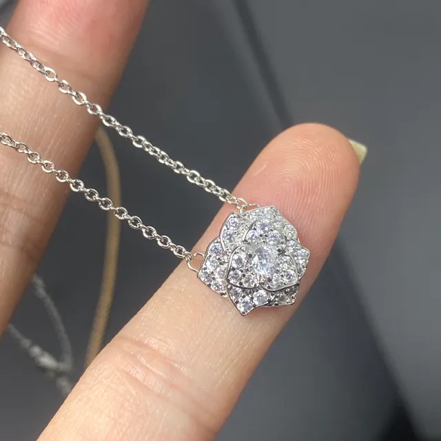 Rose-Shaped Pavé Diamond Pendant Necklace 5