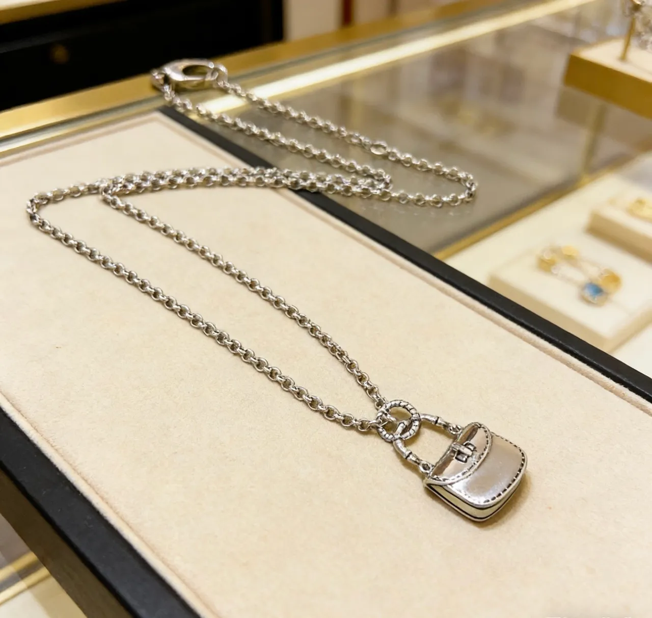 Silver Chain Handbag-Shaped Pendant Necklace 4