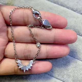 سلسلة فضية مع قلادة Sunburst