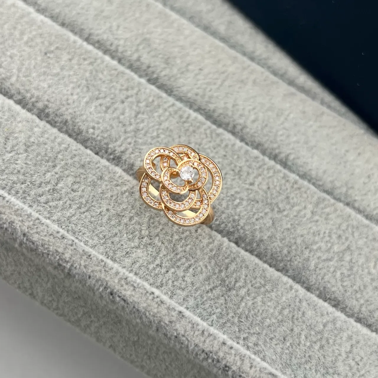 Silver Gold Floral Motif Pavé-Set Stones Ring 2