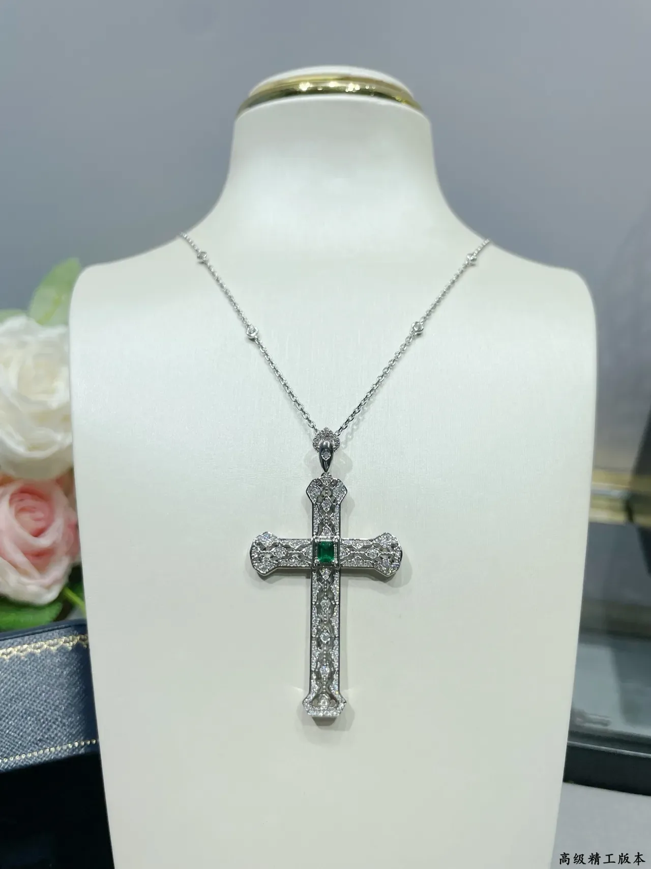 Silver Green Ornate Filigree Pavé-Set Diamonds Necklace 3