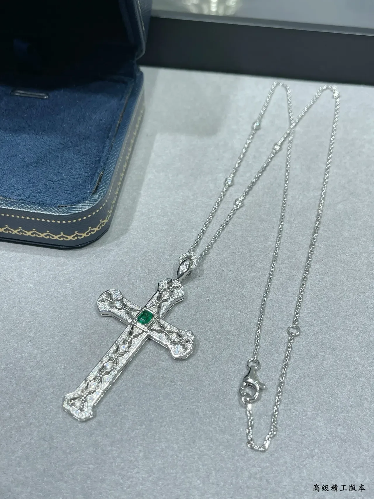 Silver Green Ornate Filigree Pavé-Set Diamonds Necklace 4