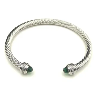 Pulsera de cable verde torcido con piedras facetadas y terminales plateadas