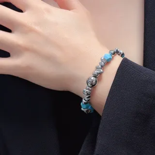 Pulsera extensible de perlas de tono plateado y turquesa