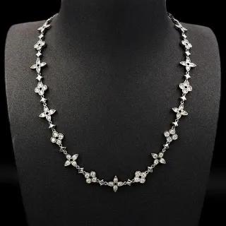 Collar de Cristal Pavé con Motivo Floral y Estrella en tono plateado
