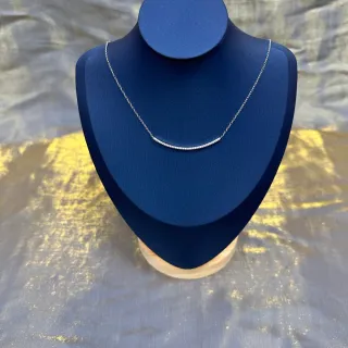 Colar com pingente de barra Pavé em prata