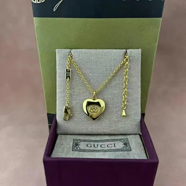 Silver-Toned Heart Pendant Fine Chain Necklace 7