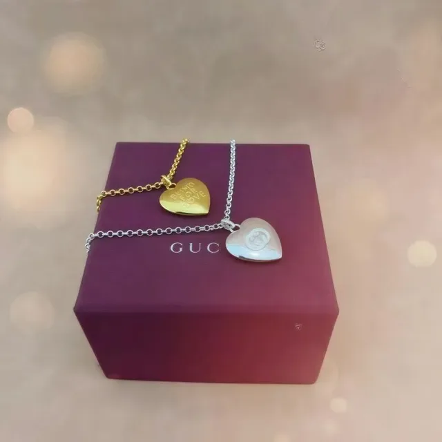 Silver-Toned Heart Pendant Fine Chain Necklace 9