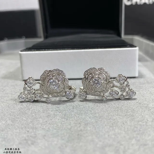 Silver Transparent Floral Motif Pavé-Set Stones Earrings 7