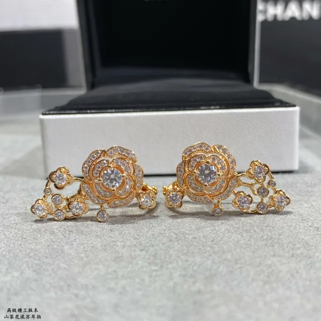 Silver Transparent Floral Motif Pavé-Set Stones Earrings 8