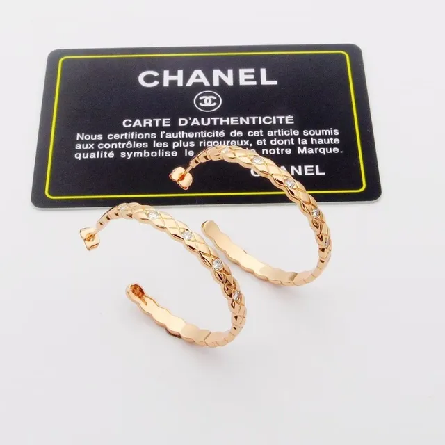 Silver Transparent Quilted Diamond-Pattern Pavé-Set Stones Earrings 2