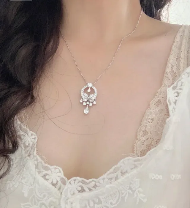 Silver White Halo-Circle Pendant Floral Diamond Motif Necklace 7