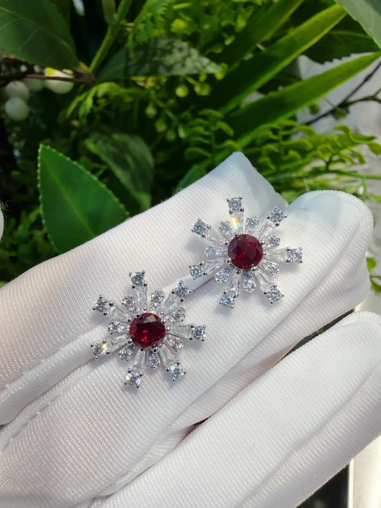 Snowflake-Style Red Gemstone and Diamond Brooch 2