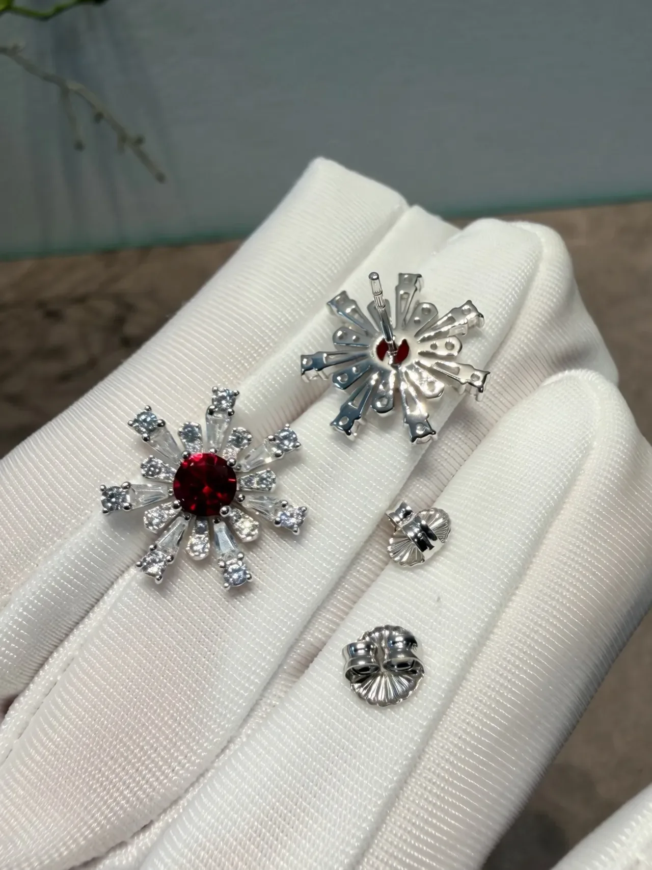 Snowflake-Style Red Gemstone and Diamond Brooch 4